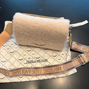 Zadig väska - Säljer nu min zadig väska som inte kommer till användning, den är i nyskick och man går med dustbag