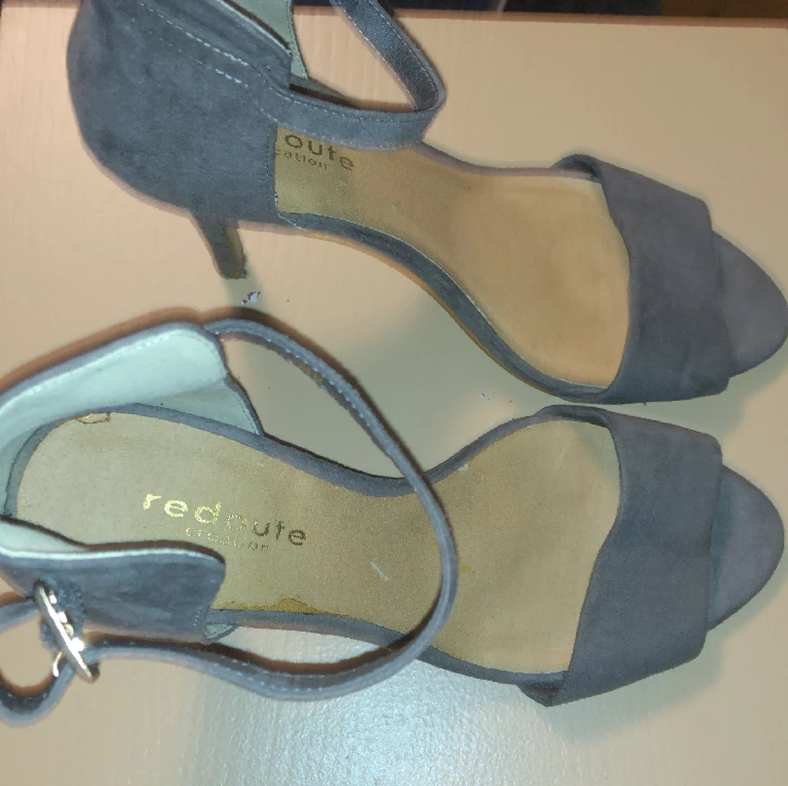 Grå högklackar  - 90