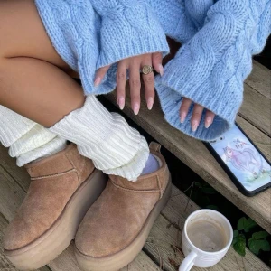 Ribbed leg warmers - Vita ”Ribbed leg warmers”, köp nu med 30%. Endast 49kr!🤍🤍