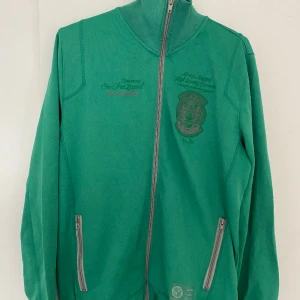 Marwin tröja  - Snygg Marwin tröja som passar till de mesta , i grön förg  Storlek M 