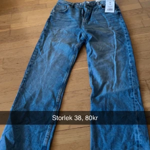 Jeans - Endast testade,köpare står för frakt annars kan jag mötas i Västerås.