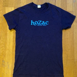 Vintage tshirt med tryck - Apsnygg tshirt med tryck sitter ganska tajt på ett snyggt sätt