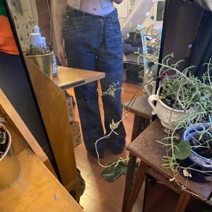 Jeans 🩵 - 44cm i midjan , ganska breda och i bra skick 