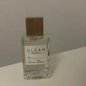 CLEAN RESERVE, warm cotton. Se andra bilden för att se hur mycket som har använts. ( den har använts fåtal gånger ) 100ml