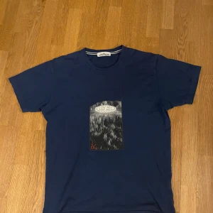 Stone island T-Shirt - T-shirten är i ett riktigt bra skick. Använd några gånger men nu ska den ut från garderoben. 