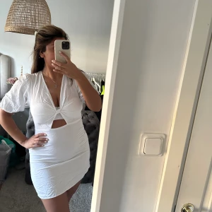 Söt linne klänning - Denna otroligt söta klänningen i linne ska säljas!  Den är från hm  Strl L 