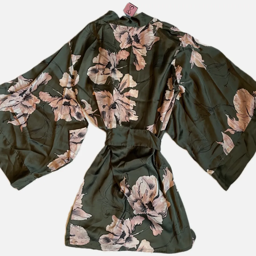 Kimono från Hunkemöller i strl XS/S 💌 Aldrig använd o lappen är kvar!. Klänningar.