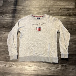 Gant tröja - Grå Gant tröja. Användts ganska många gånger men är i mycket bra skick.