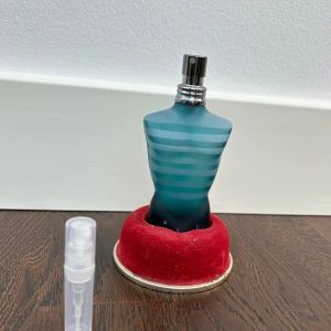 JPG Le Male EdT 2 ml sample/ test  - JPG Le Male EdT 2ml test/sample  Ordinariepris 950 för 75 ml   Frakt 18kr betalas av köparen 