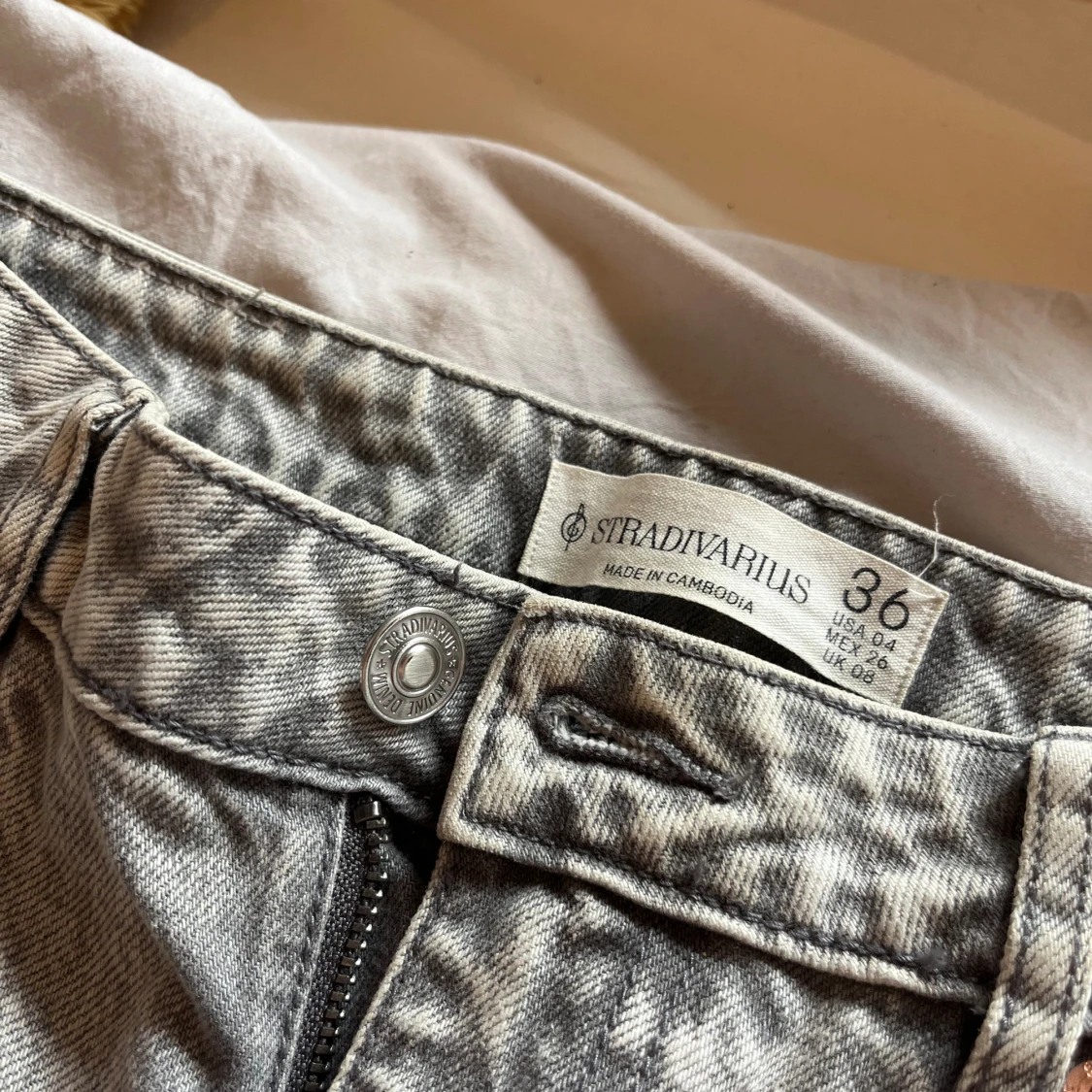 Grå raka jeans - 90