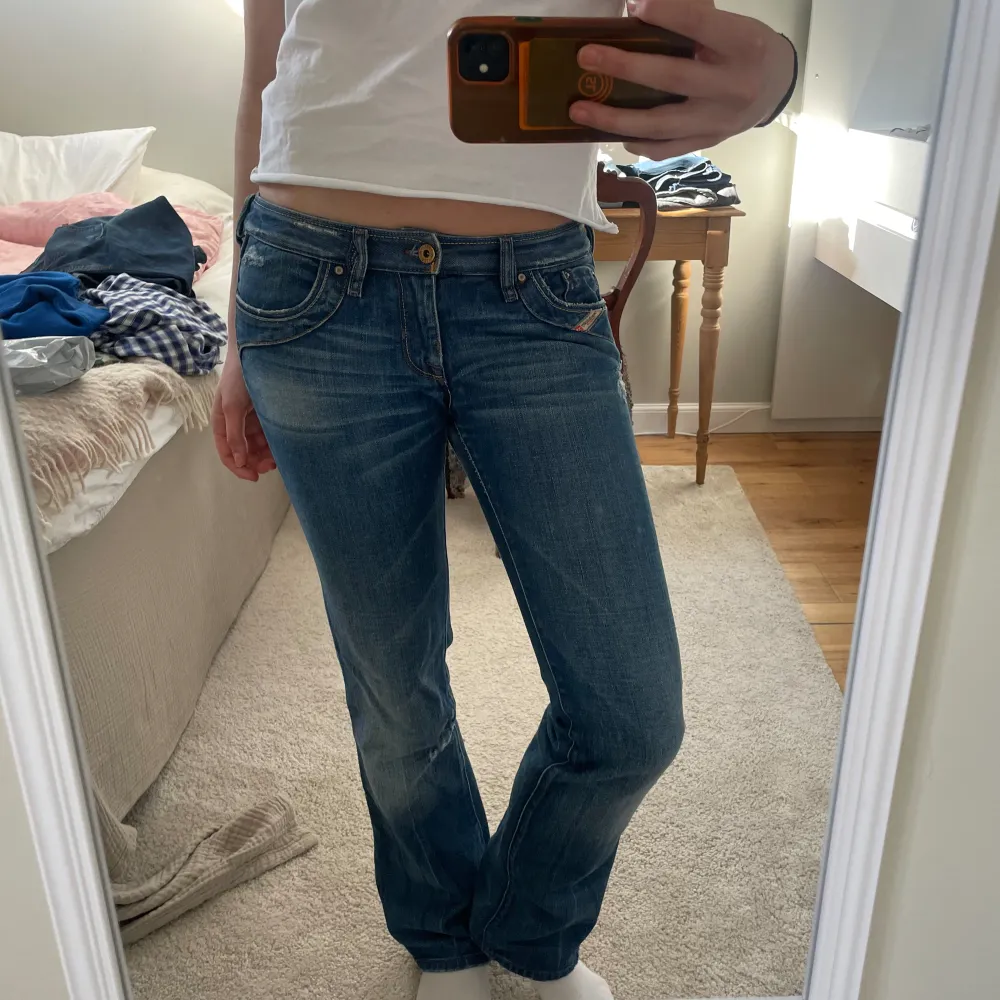 As snygga diesel jeans! Low waist med lite revor! Midja är ca 78  Längd ca 82 . Jeans & Byxor.