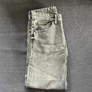 Riktigt go jeans i snygg färg, använt någon enstaka gång men inga skador!🙌🏼