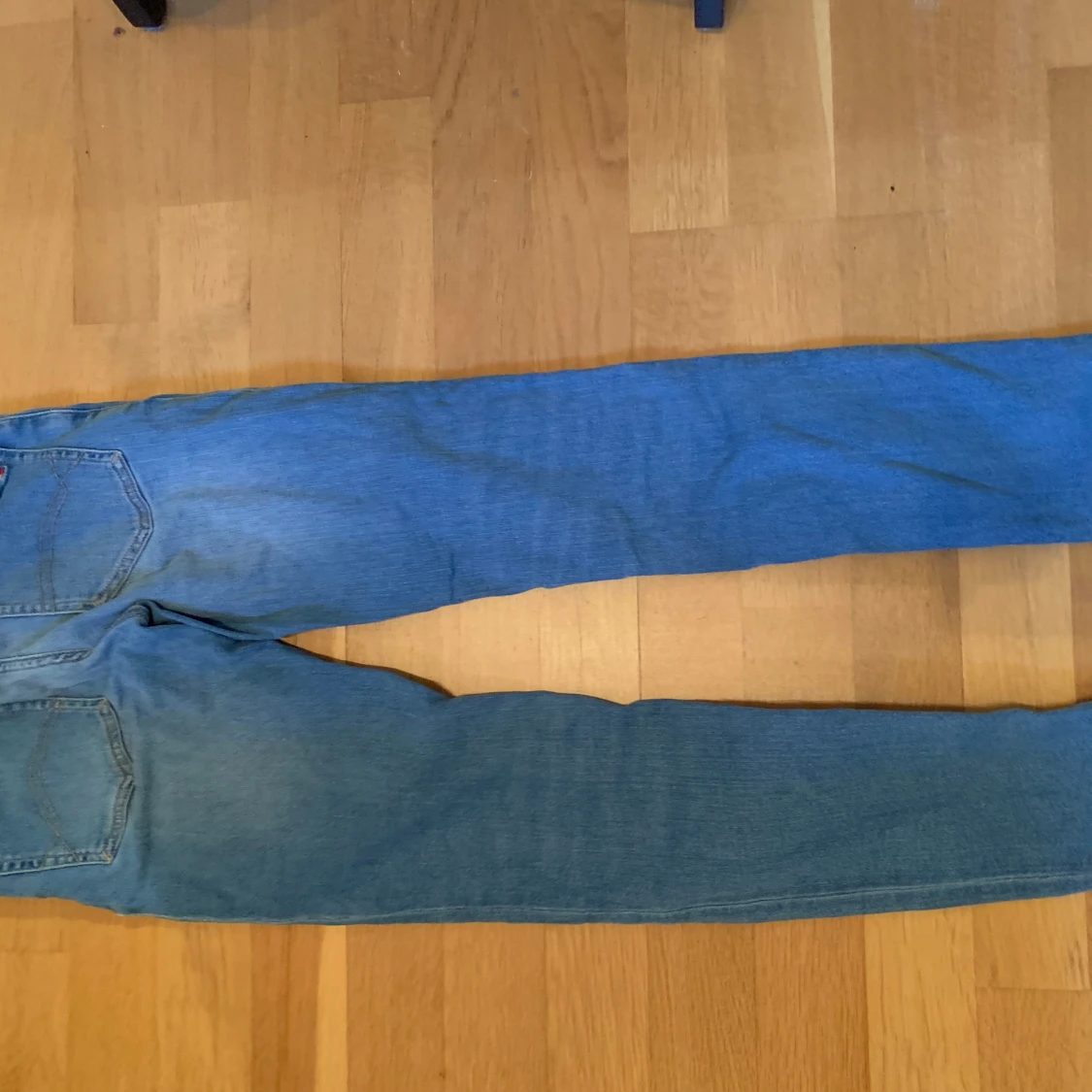 Blå tommy hilfiger jeans - 90