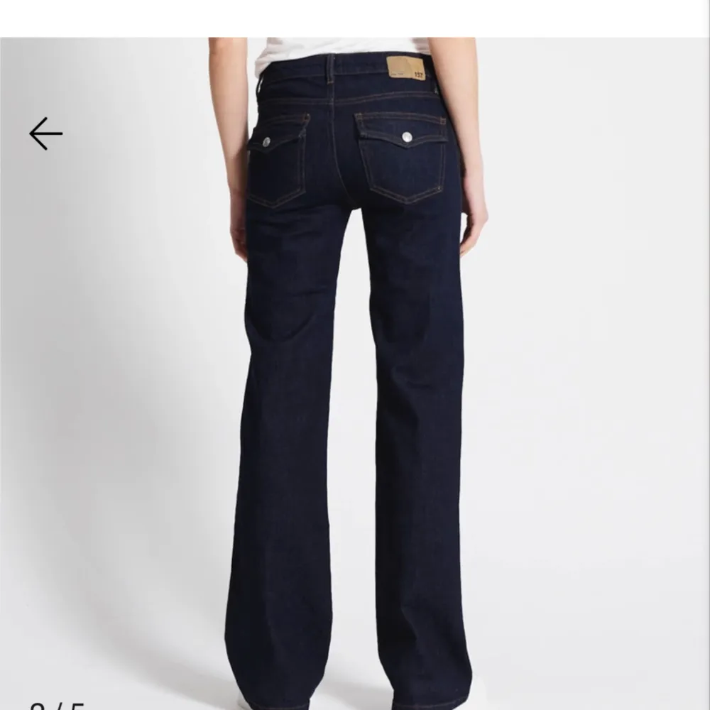 Snygga jeans från Lager 157💕 Inte använt så många gånger, säljer pågrund av att dom inte passar mig. Köpta för 400kr💕. Jeans & Byxor.