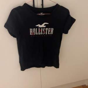 T-shirt från Hollister. I small. Köpt i Hollister butiken i USA. Small
