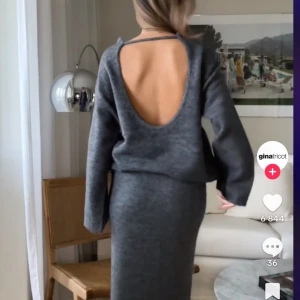 Rygglös stickad tröja - Jättefina rygglös stickad tröja från gina. Aldrig kommit till användning, därav fint skick. Hör av dig vid funderingar!