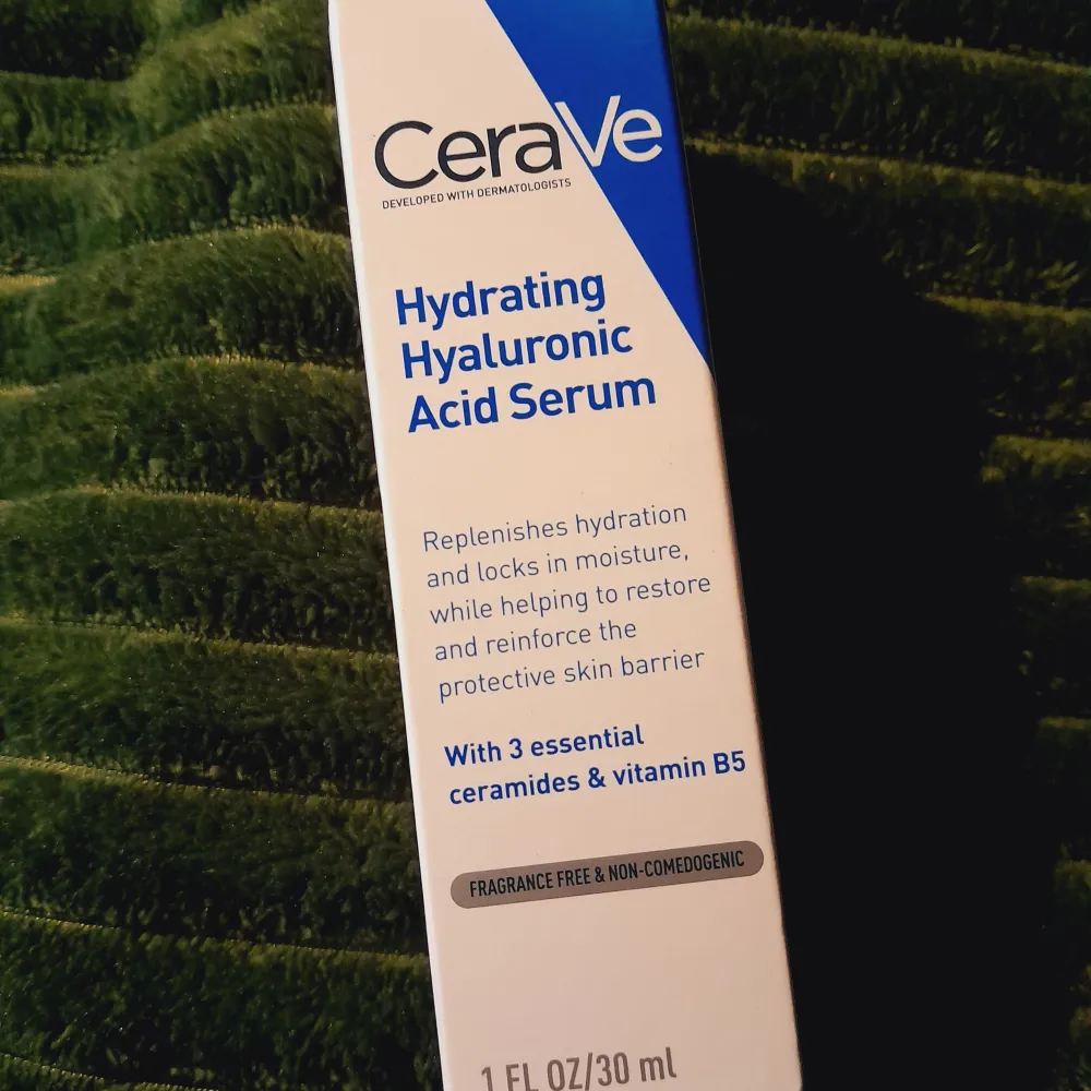 CeraVe - Hydrating Hyaluronic Acid Serum, 30 ml. Oöppnat. Köpt för 229 kr på apotek. . Övrigt.