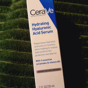 CeraVe - Hydrating Hyaluronic Acid Serum, 30 ml. Oöppnat. Köpt för 229 kr på apotek. 