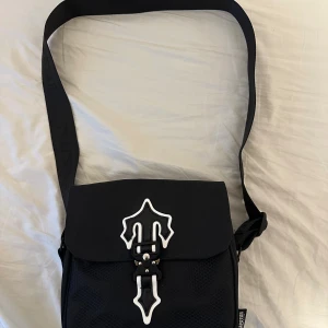 Trapstar väska  - En skön Trapstar väska till sommaren☀️ 