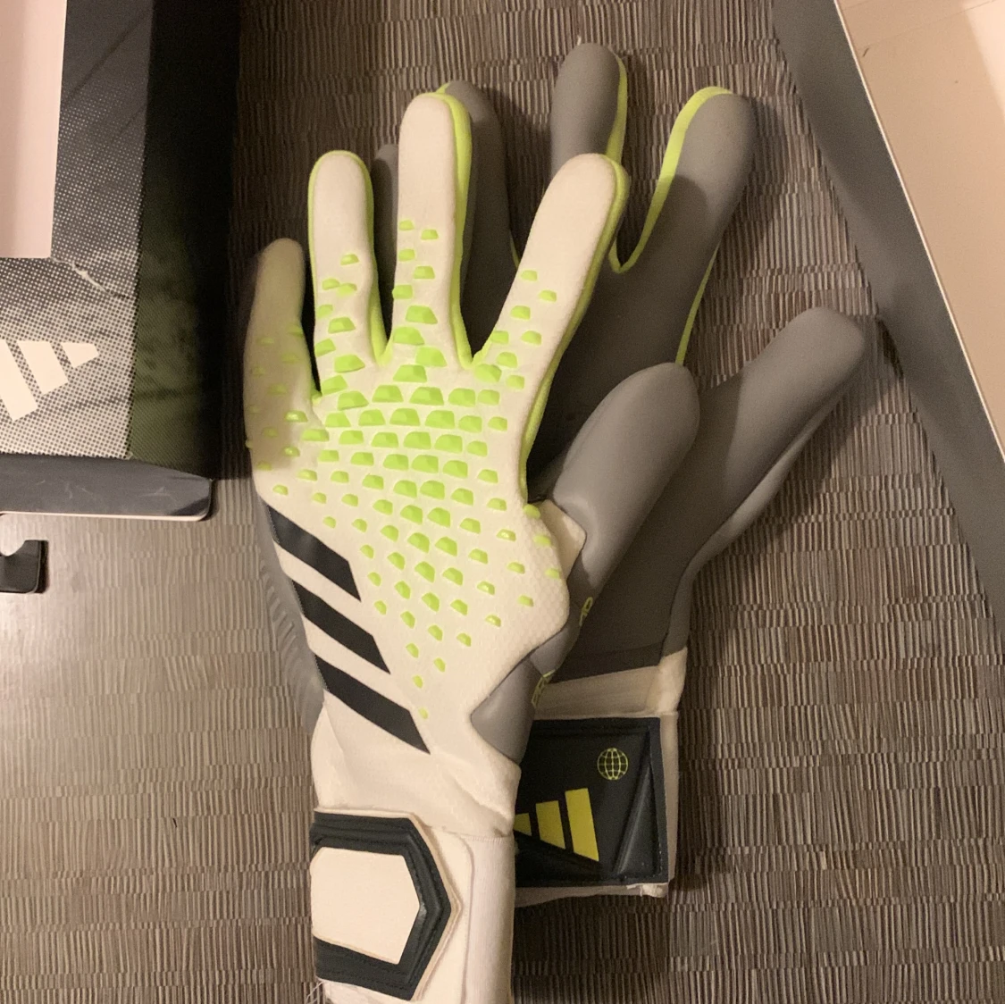 Addidas predator handskar  - 90