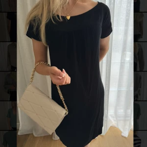 Svart kort klänning - Tunn viskosklänning stl 36