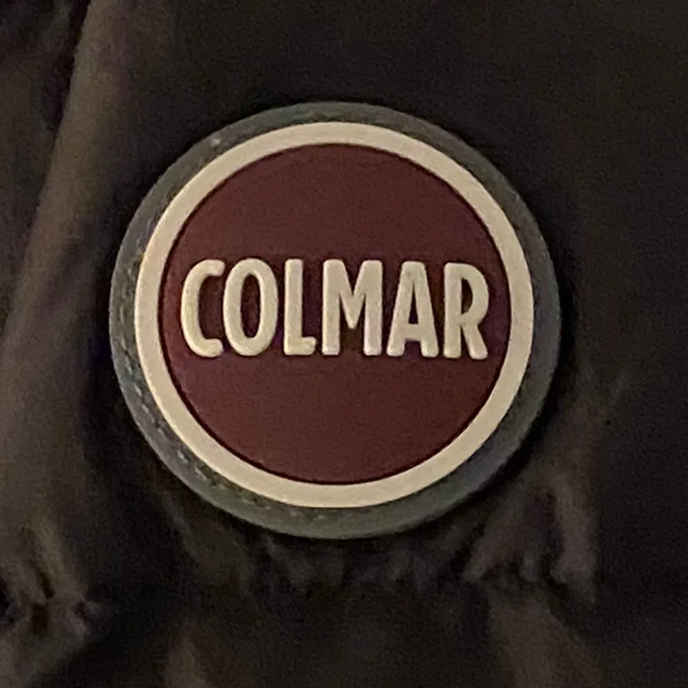 Säljer nu min Colmar jacka för en billig peng!!!😁😁😁 COND 9/10  Jag är 186  . Jackor.