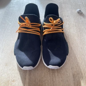 Nmds human race - Nmds human race, säljer då dem är för små för mig. Inga fläckar och ser nästan nya ut. 