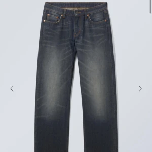 Weekday jeans - Lågmidjade straight jeans från weekday med jättefin passform. Knappt använda då storleken inte riktigt passade mig
