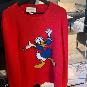 Gucci sweater - Riktigt fet Gucci tröja i storlek medium. Otroligt fint skick utan några som helst skador.