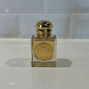 Burberry goddess full, halva priset mot Lyko, passa på! - Max 5 spray förbrukade. Köpt på lyko för 920 kr. Mitt pris 549. Super populär parfym som får massa konplinger av både killar och tjejer. 