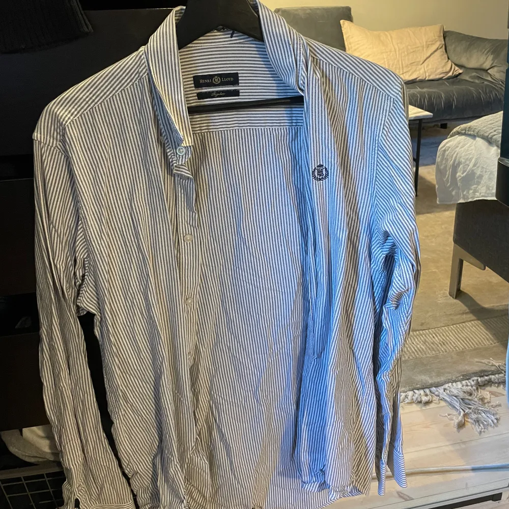 Henri Lloyd skjorta i storlek M. Skjortor.
