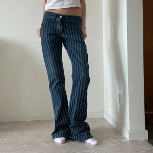 Randiga jeans  - Så sjukt snygga randiga jeans från Gstar🤩 Jag är 175 och de hade nog passat någon upp till 180 i längden💕 