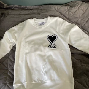 Ami Paris tröja  - Storlek XS, knappt använd, kan frakta eller mötas upp