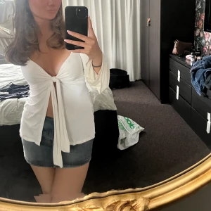 Designbysi maddy blouse  - Säljer min designbysi topp då den inte kommer till användning, använd ett fåtal gånger. Den är i storlek XS/S och är i bra skick💕