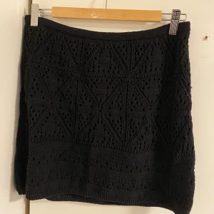 Virkad kjol svart ZARA - Aldrig använd. Finns ej att köpa längre