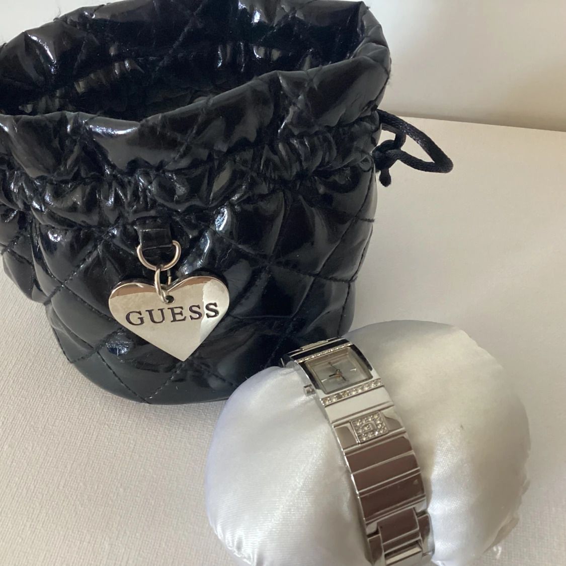 Klocka Guess  Swaroski kristaller 