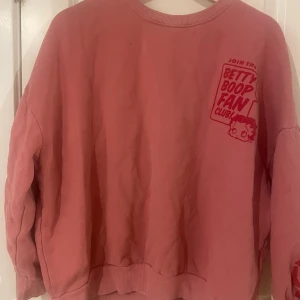 Söt Betty boop tröja  - Betty boop tröja i perfekt skick, andvänt bara en gång 