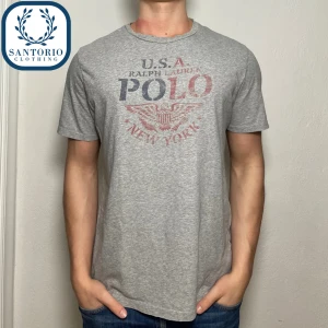 Ralph Lauren T-Shirt - Fet Ralph Lauren T-shirt i 9/10 skick! Han på bilden är 175cm/67kg (M/L fast står xl) Skriv vid frågor eller funderingar🙌