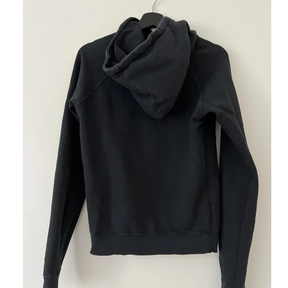 ”Saint Laurent Malibu hoodie” | Skick: 8,5/10 | Storlek: Xs bör passa S | Nypris: 7700kr | Vårt pris: 2799 |  Skriv vid eventuella frågor eller funderingar.. Hoodies.