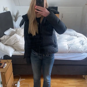 Calvin Klein Jacka - Säljer min jacka från Calvin Klein! Supersnygg ✌🏻