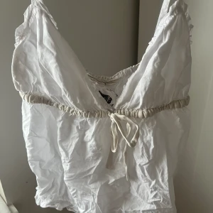 Odd Molly linne - Säljer detta linne från odd Molly då det inte kommer till användning. Passar en S skulle jag säga. Skriv för fler bilder💕