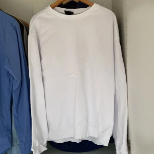 Sweatshirt  - Fin vit sweatshirt i 9/10 skick