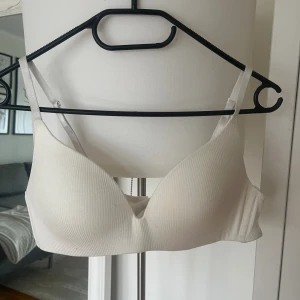 Vit bh - Oanvänd bh från SHEIN, Storlek L