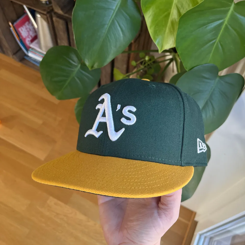 New era fitted cap, endast använd några få gånger så i iprincip nyskick! Nypris: 549kr, köpt på shelta i Göteborg.. Accessoarer.