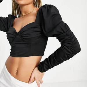 Svart fest topp - Använd fåtal gånger, köpt på asos storlek xs/s