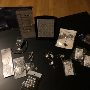 Fina silver smycken och aseoarer - Skriv så kan ni får reda på pris osv frakt ingår ej men kan både posta och mötas up i Jönköping o Linköping allt för 1650 :)