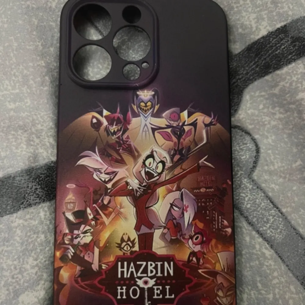 Hazbin hotel iPhone 13pro skall. Accessoarer.