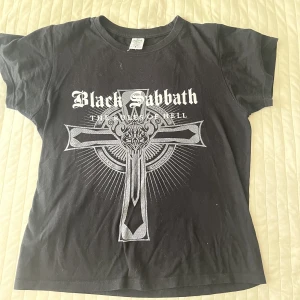 Black Sabbath t-shirt  - Black Sabbath greatest Hits merch t-shirt tröja storlek S men sitter som M 