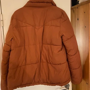 Jacka  - En fin vinterjacka i en brun färg!