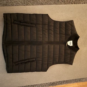 Väst - Zara väst storlek S, i nyskick 